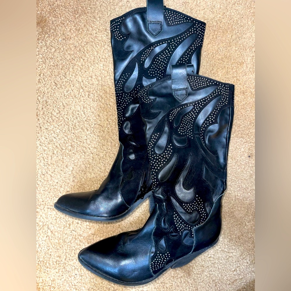 Black western beautiful boots